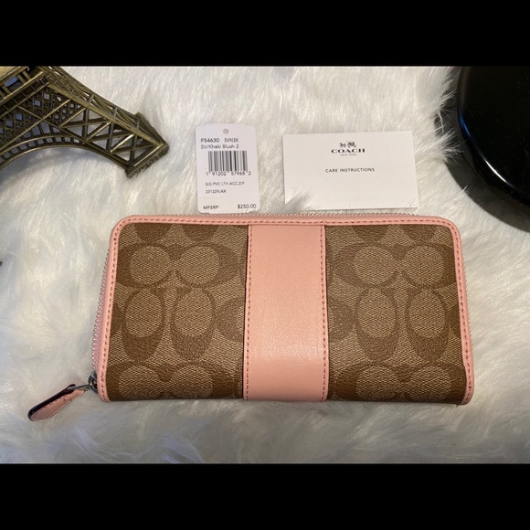 ‼️SOLD‼️Coach Wallet - Picture 2 of 5